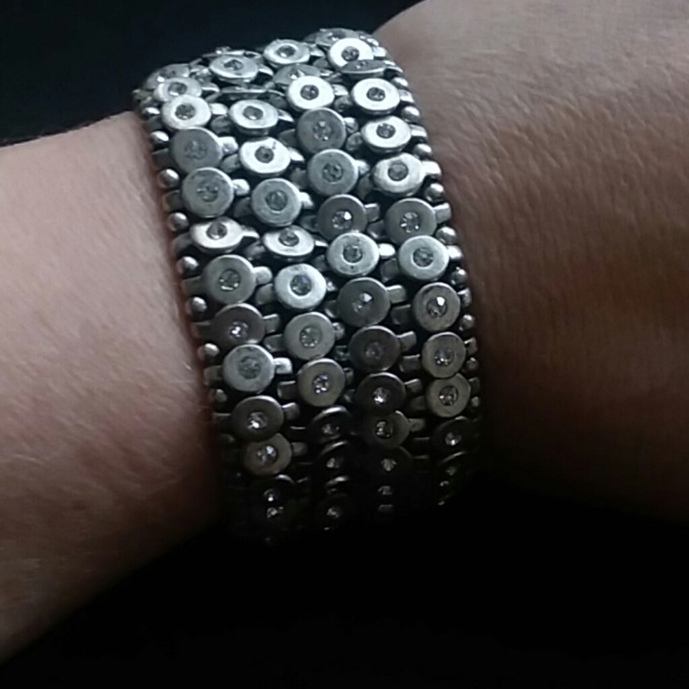 Stretch bracelet with crystals